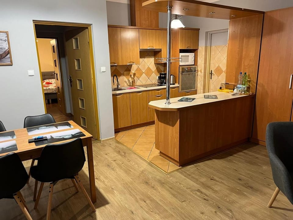 Coffee/tea facilities, Kitchen or kitchenette, Dining area, minibar