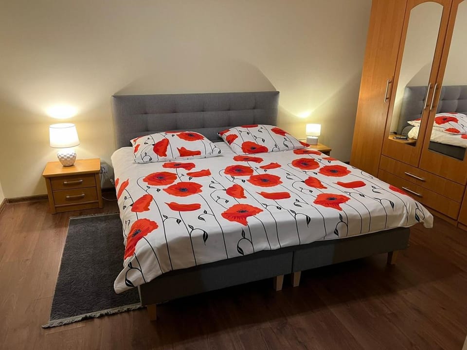 Bed, Photo of the whole room, Bedroom, wardrobe