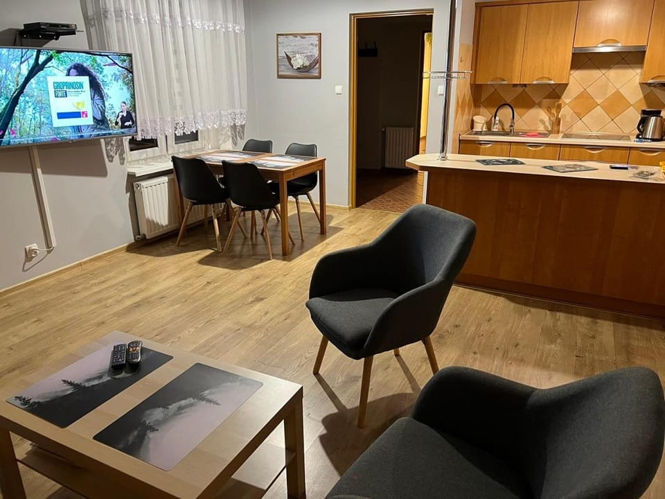 Kitchen or kitchenette, Photo of the whole room, Dining area