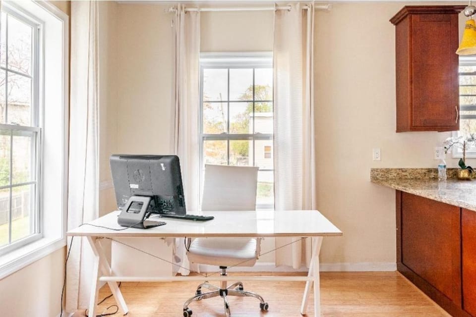 Luxurious & Cheery Private Room in DC Bed and Breakfast in District of Columbia