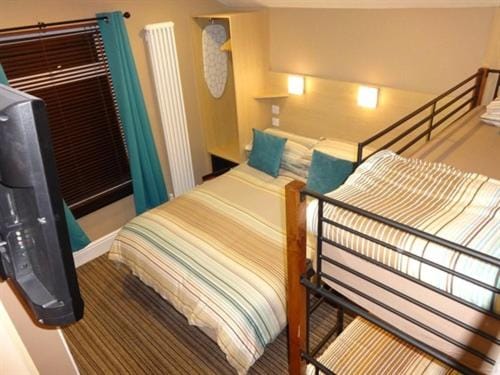 Bed, Photo of the whole room, Bedroom, bunk bed