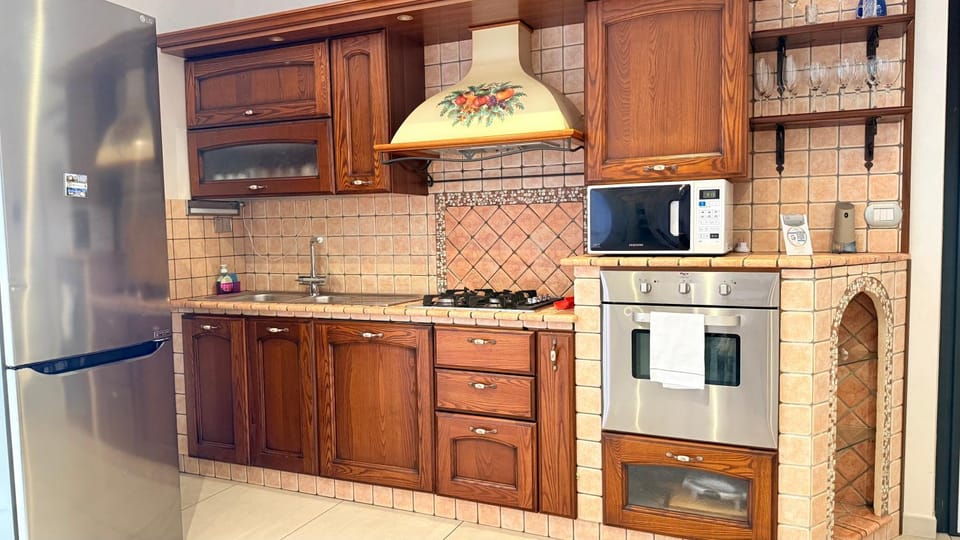 Home with parking near the Airport and beach Apartment in Lazio