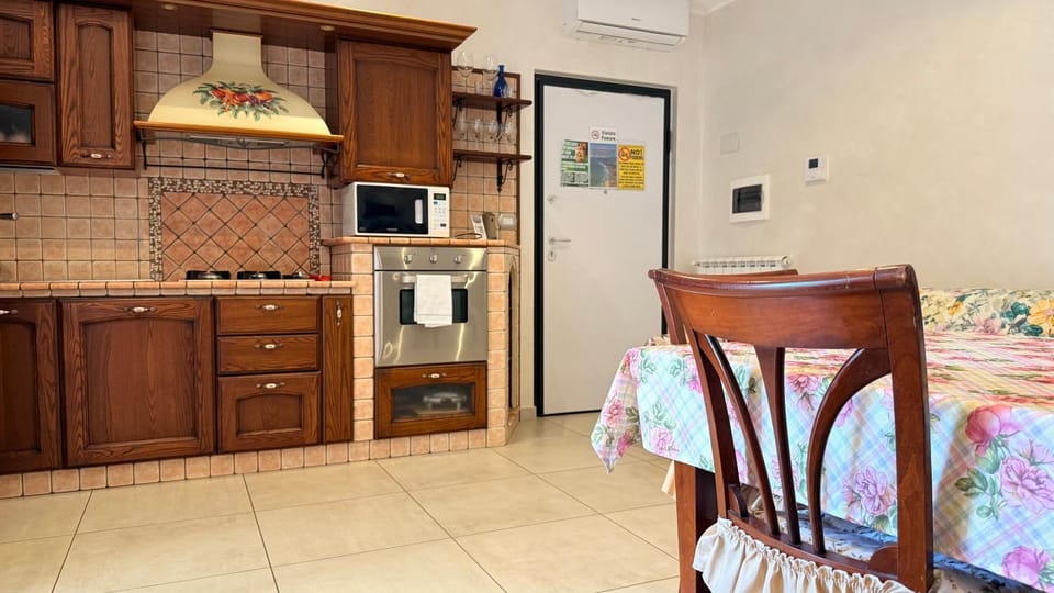 Home with parking near the Airport and beach Apartment in Lazio