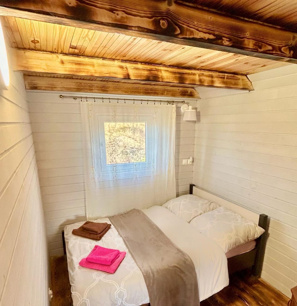 Bed, Photo of the whole room, Bedroom, internet, air conditioner