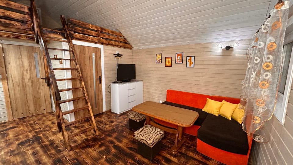 TV and multimedia, Living room, Photo of the whole room, Seating area, Evening entertainment