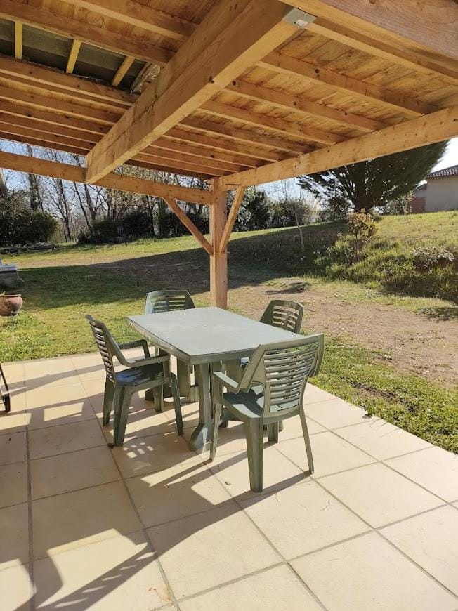 Patio, Garden, Dining area, Garden view