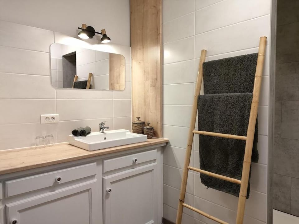 Shower, Bathroom, towels