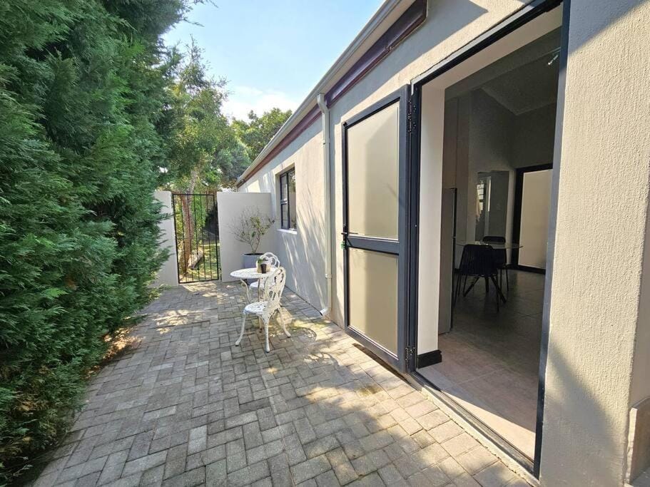 Property building, Patio, Balcony/Terrace
