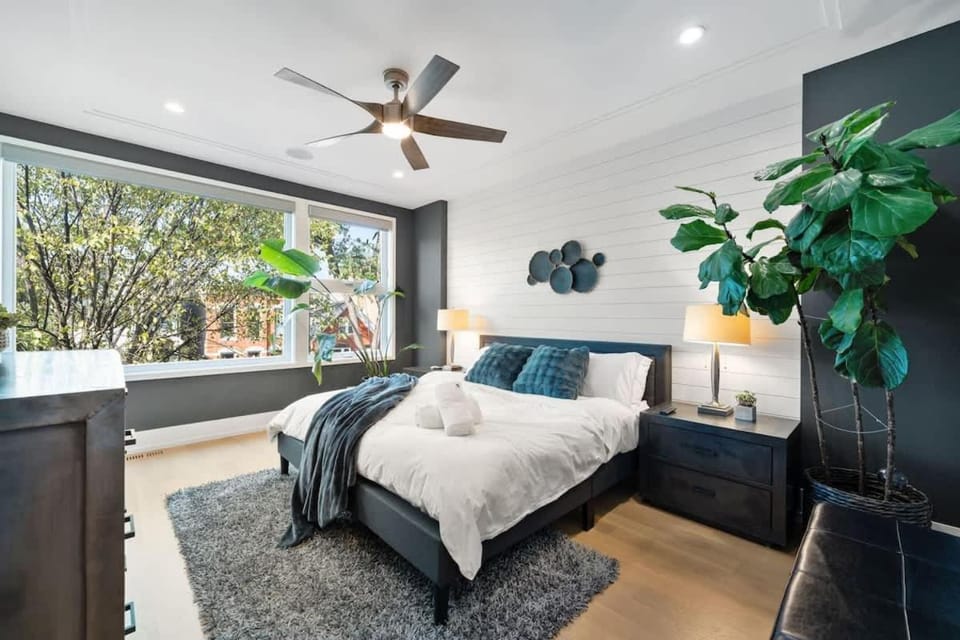 Stunning 5BR Home in Heart of Chicago with 2 Rooftops House in Wicker Park