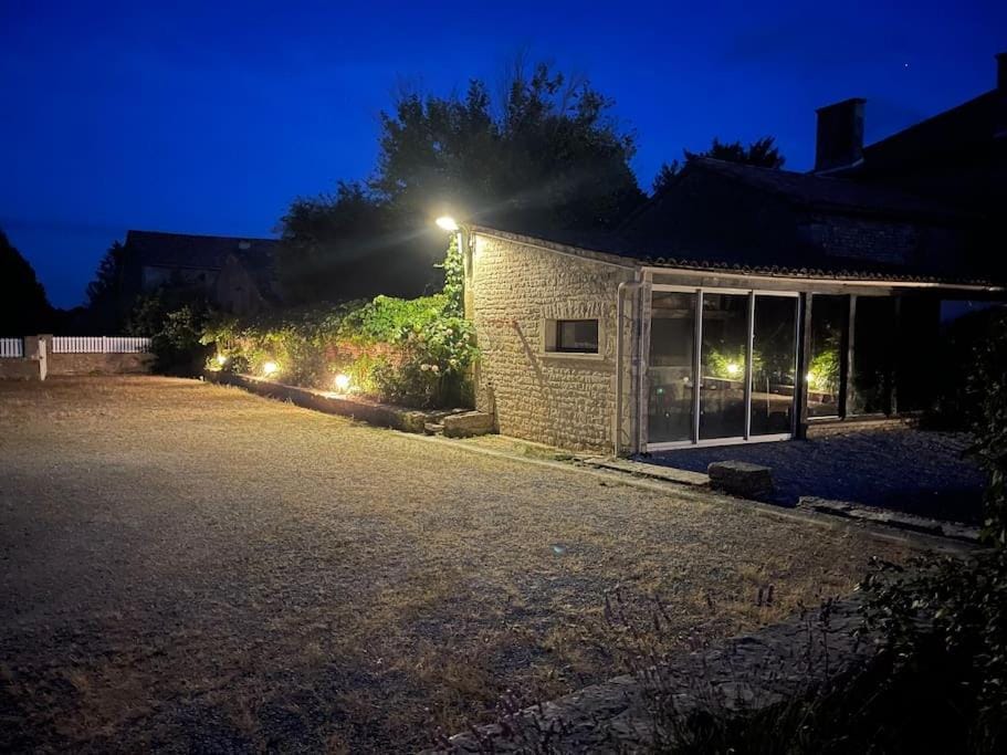 Le Gîte des Jonquilles up to 12 People 6 Bedrooms House in Nouvelle-Aquitaine
