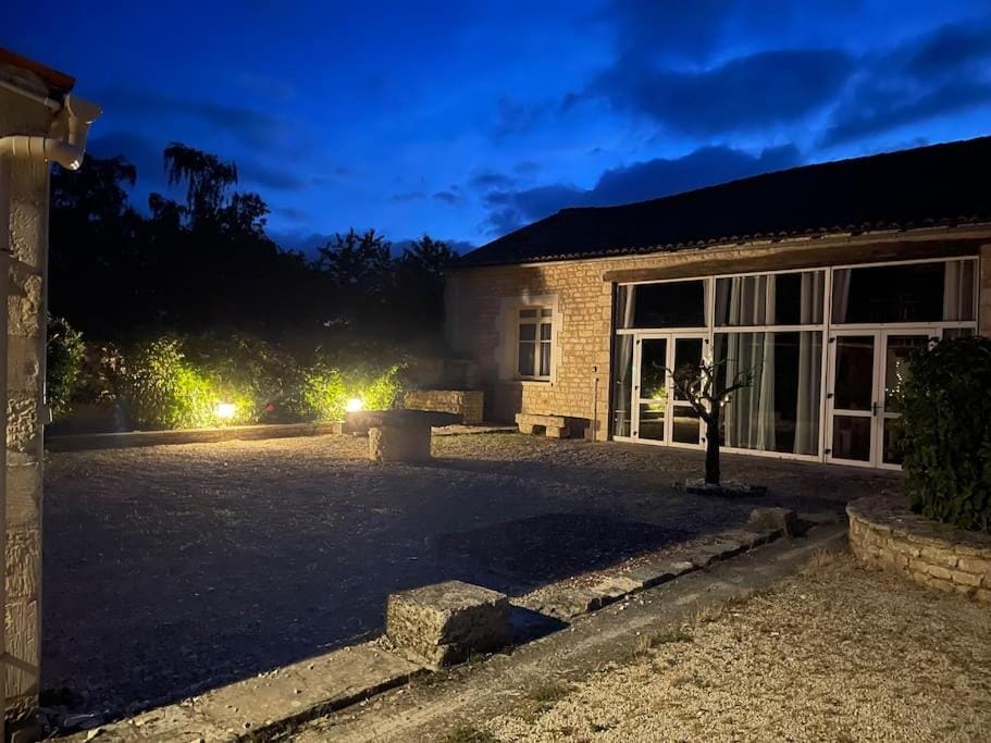 Le Gîte des Jonquilles up to 12 People 6 Bedrooms House in Nouvelle-Aquitaine