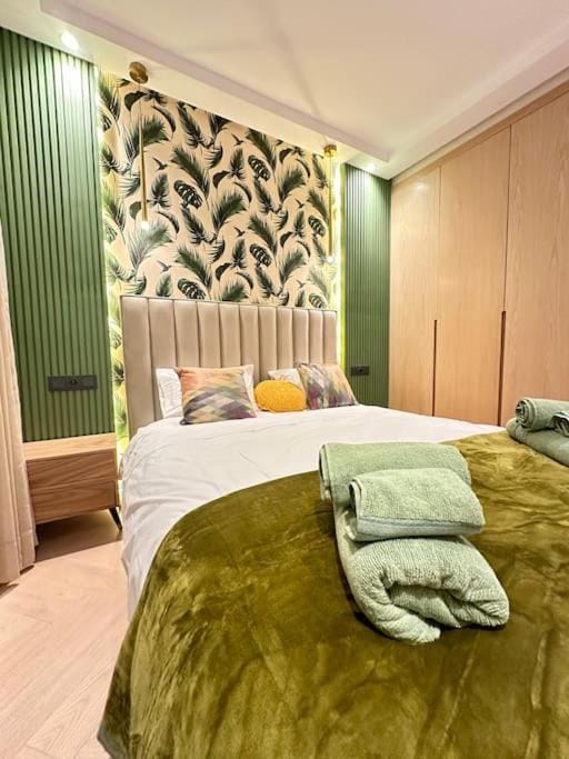 Stylish Appartement Lumineux et Luxueux Au Coeur De Maarif Quartier Palmier Près De Station Tramway & Bd Abdelmoumen Casablanca Apartment in Casablanca