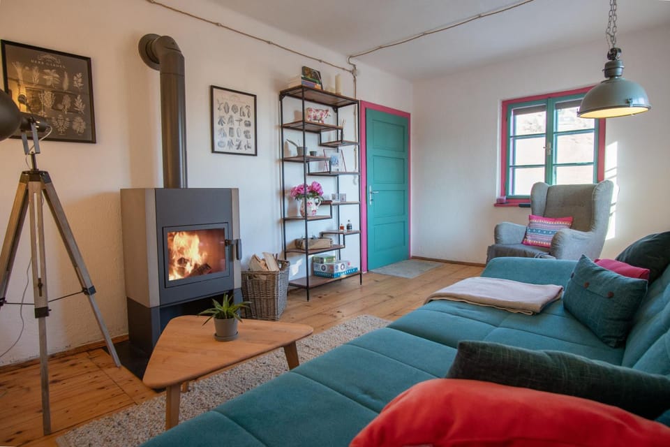 Living room, oven
