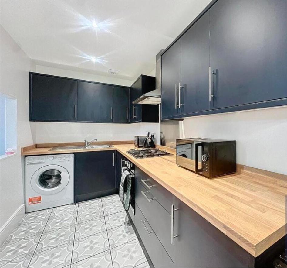 Kitchen or kitchenette, oven, stove, toaster, washing machine