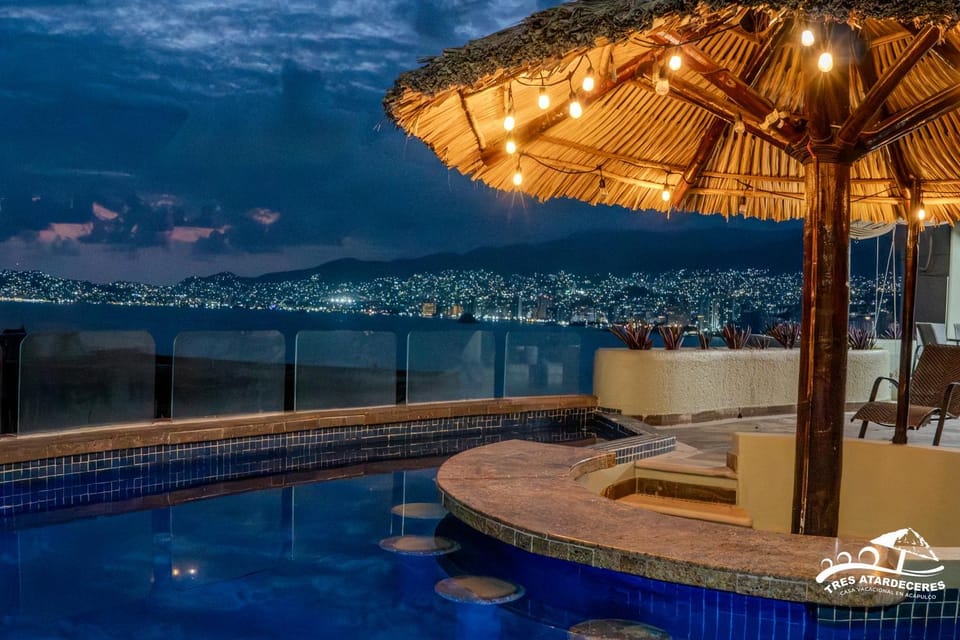 3 Atardeceres, Pet Friendly Vista al Mar en Brisas House in Acapulco