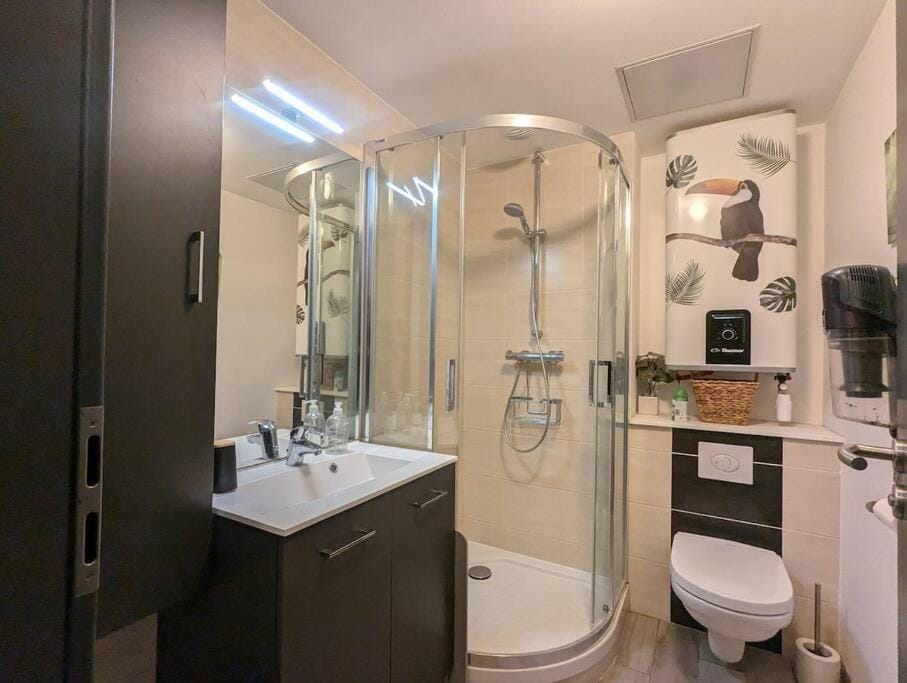 Shower, Toilet, Bathroom