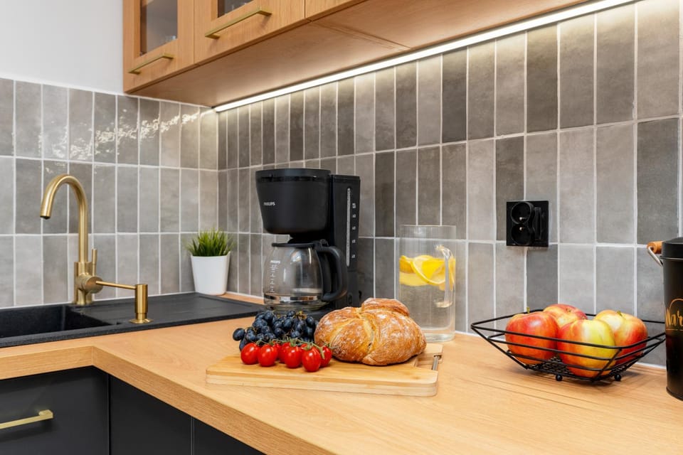 Kitchen or kitchenette, Food and drinks, Food, pet friendly, stove, toaster