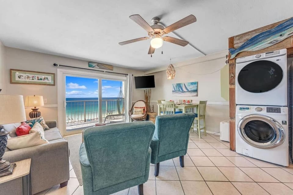 The Summit 828 House in Lower Grand Lagoon
