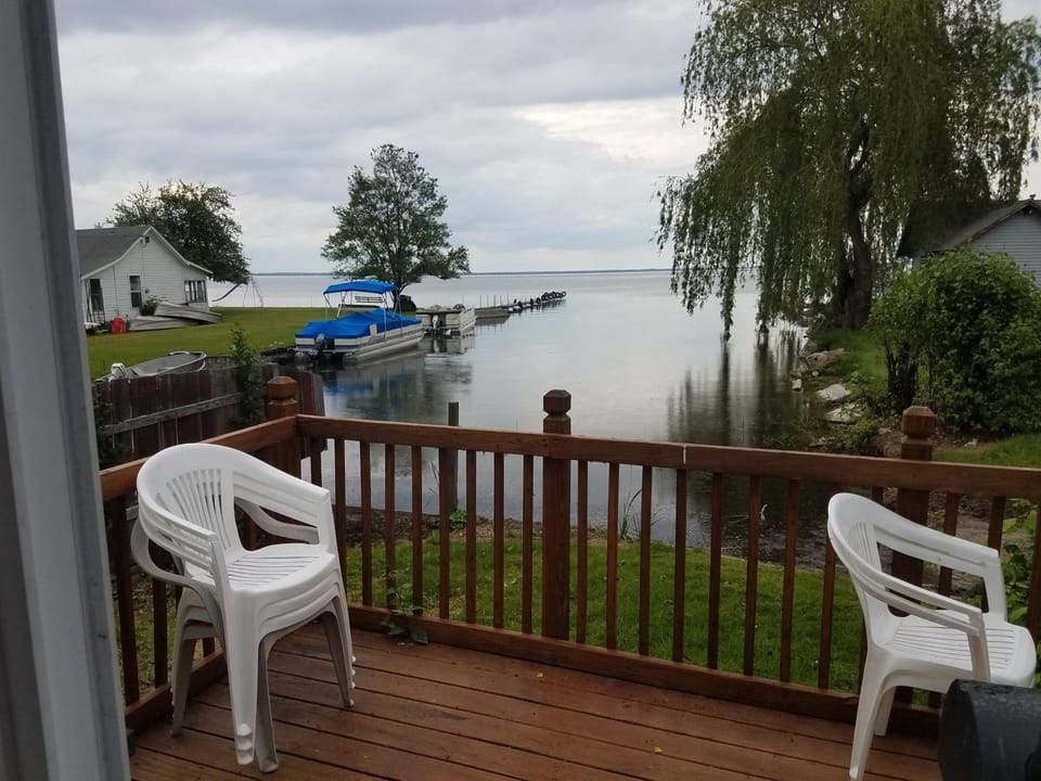 View (from property/room), Balcony/Terrace, Lake view