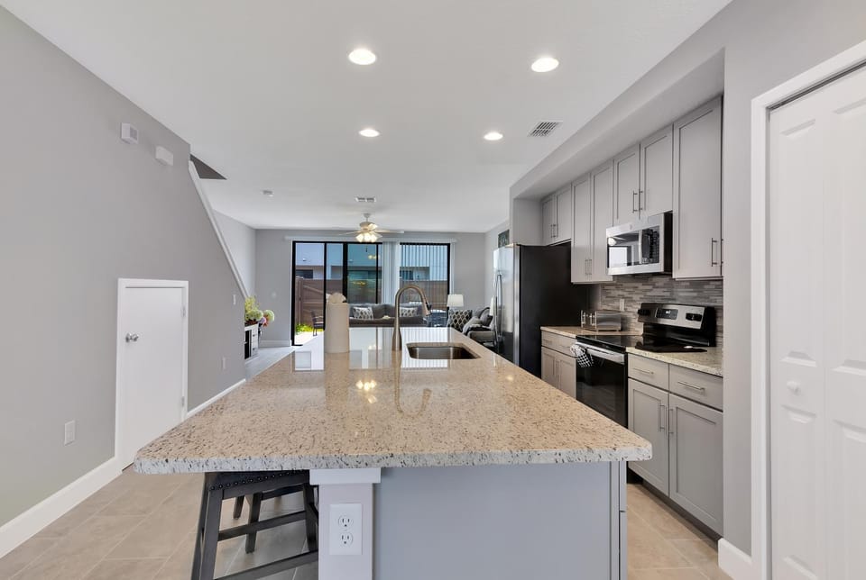 Spectacular! Townhome 9 Miles to Disney World! House in Kissimmee