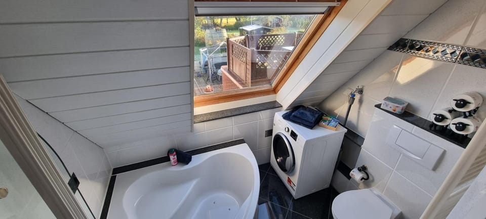 Shower, Toilet, Hot Tub, Bathroom, Bath, hair dryier, washing machine, dryer