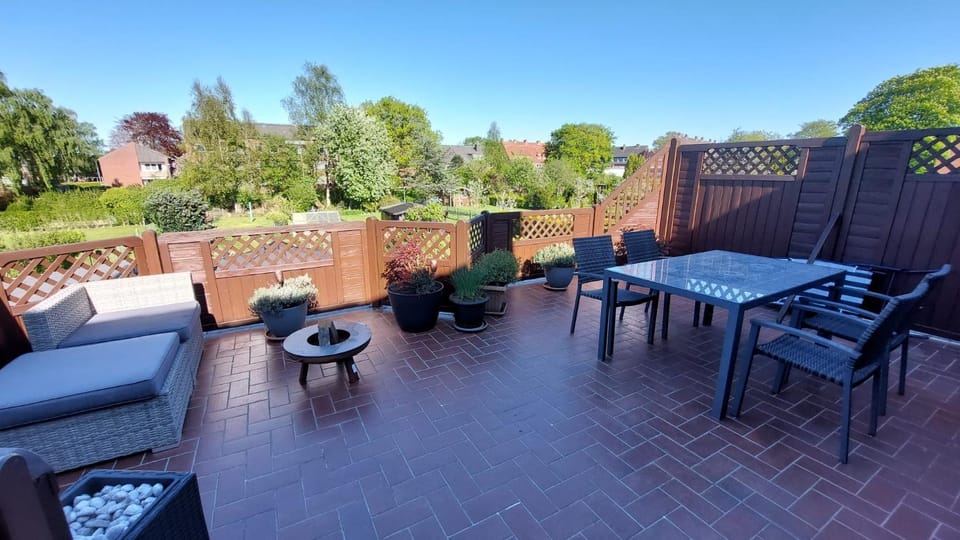 BBQ facilities, View (from property/room), Balcony/Terrace, Seating area, Garden view