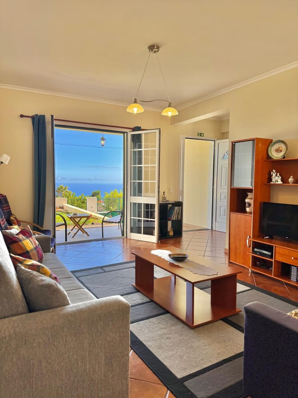 Communal lounge/ TV room, Natural landscape, Living room, Sea view