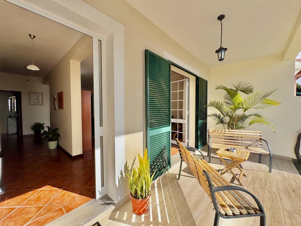 Patio, Living room