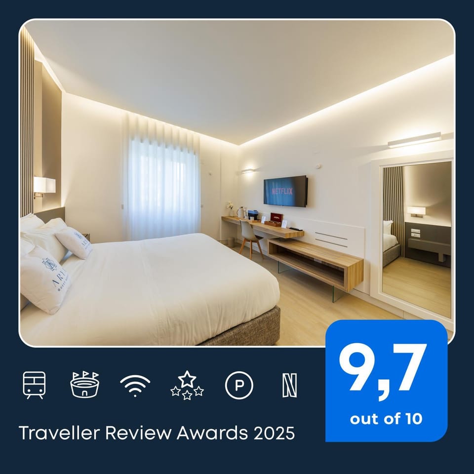 Bed, Property logo or sign, TV and multimedia, Photo of the whole room, Logo/Certificate/Sign, Bedroom