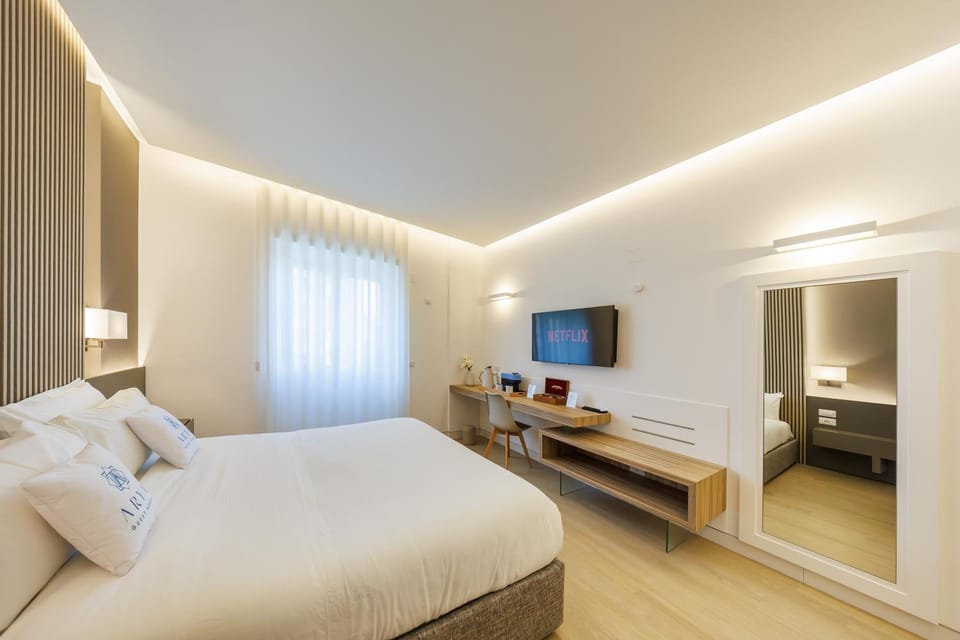 Bed, TV and multimedia, Coffee/tea facilities, Photo of the whole room, Bedroom