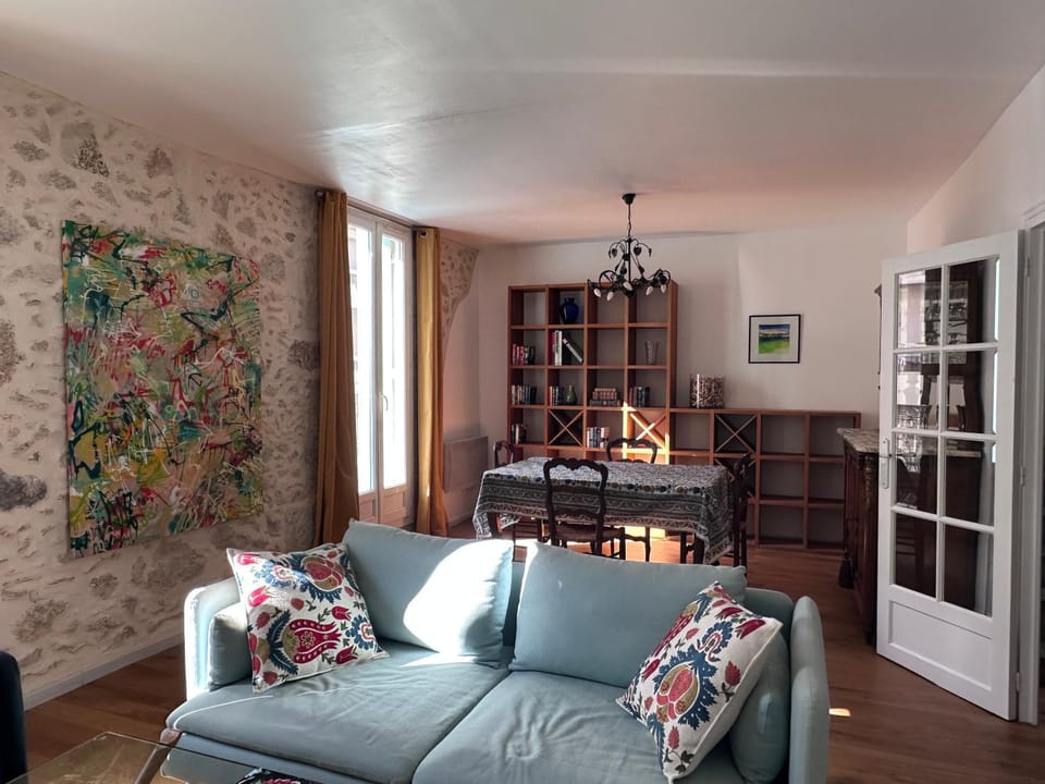 Living room, Photo of the whole room