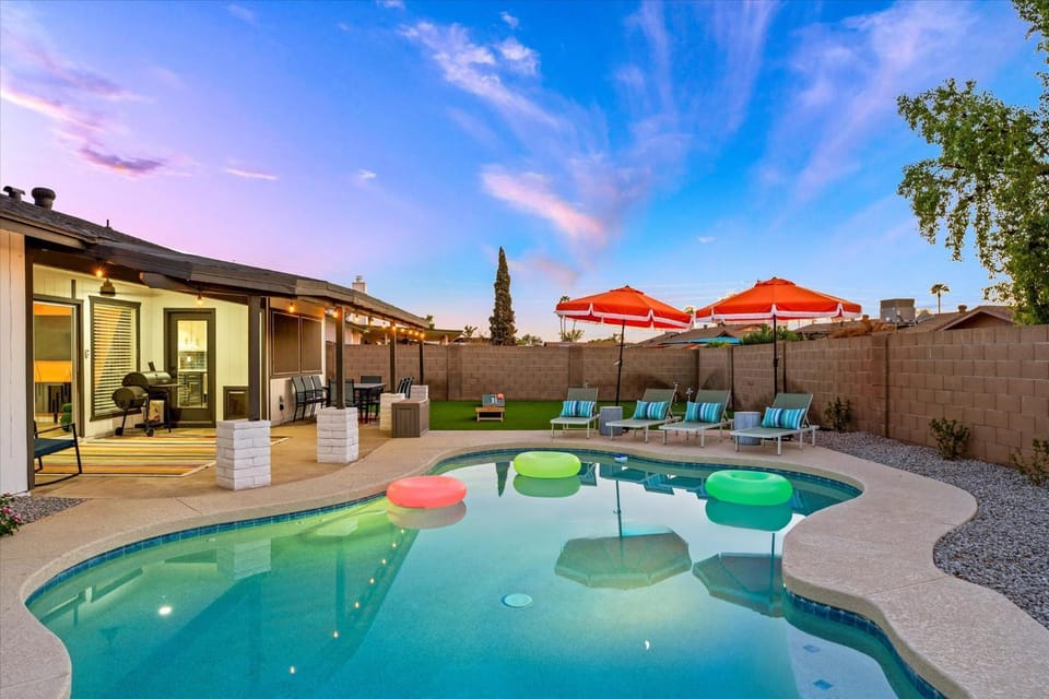 Heated Pool~Basketball Court~Putt Putt~Bocce Ball House in Phoenix