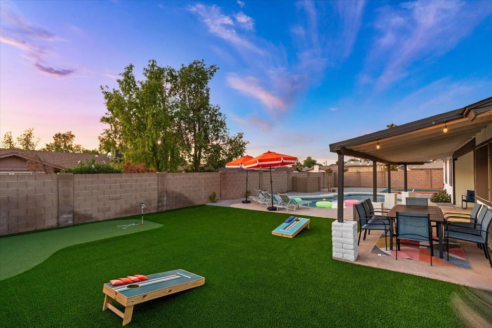 Heated Pool~Basketball Court~Putt Putt~Bocce Ball House in Phoenix