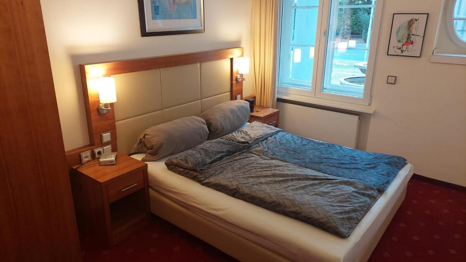 die Villa, Zimmer 24, DZ Apartment in Leverkusen