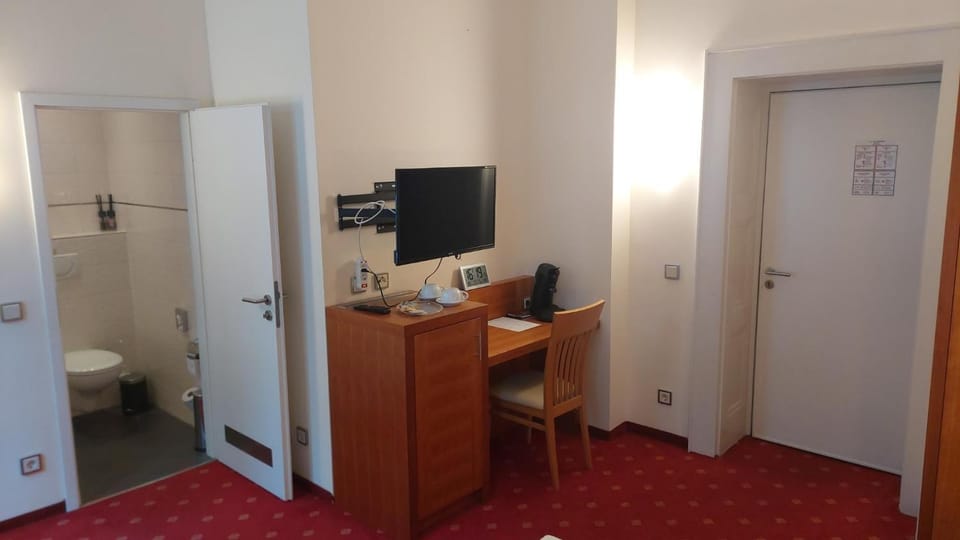 die Villa, Zimmer 24, DZ Apartment in Leverkusen