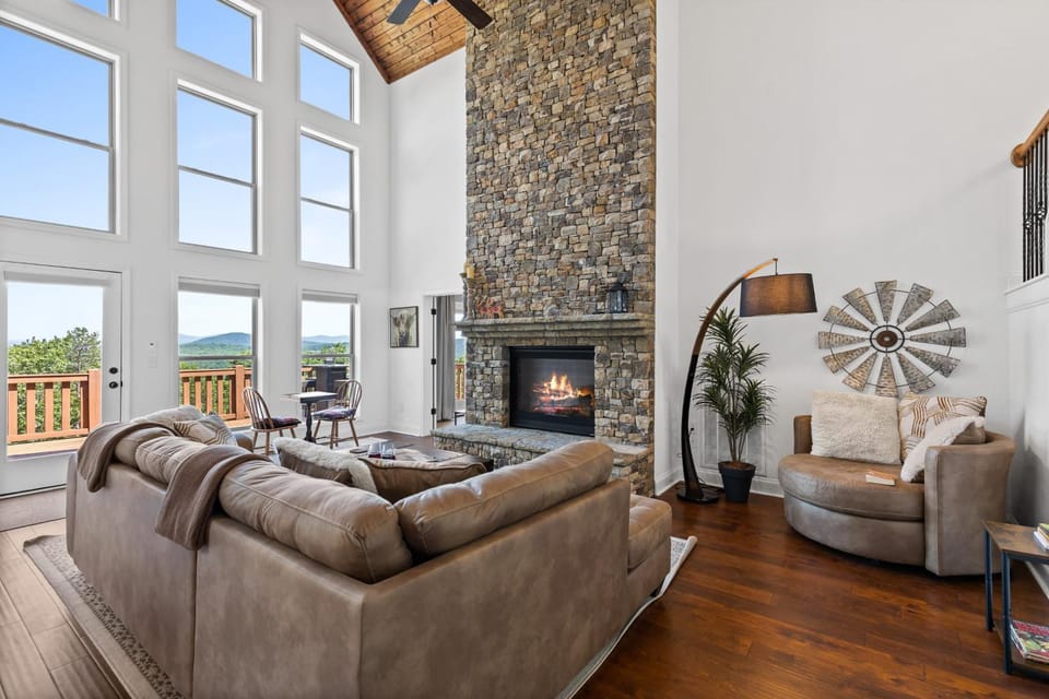 Mtn View & Game Room in Morganton: Spacious Cabin! Cabin in Union County