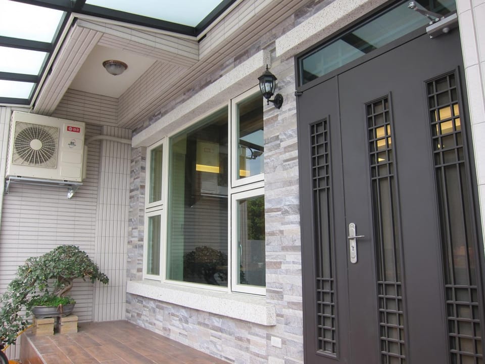 Facade/entrance