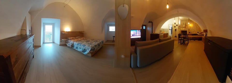 La finestra su Popoli Terme Apartment in Abruzzo
