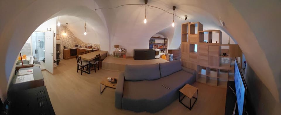 La finestra su Popoli Terme Apartment in Abruzzo