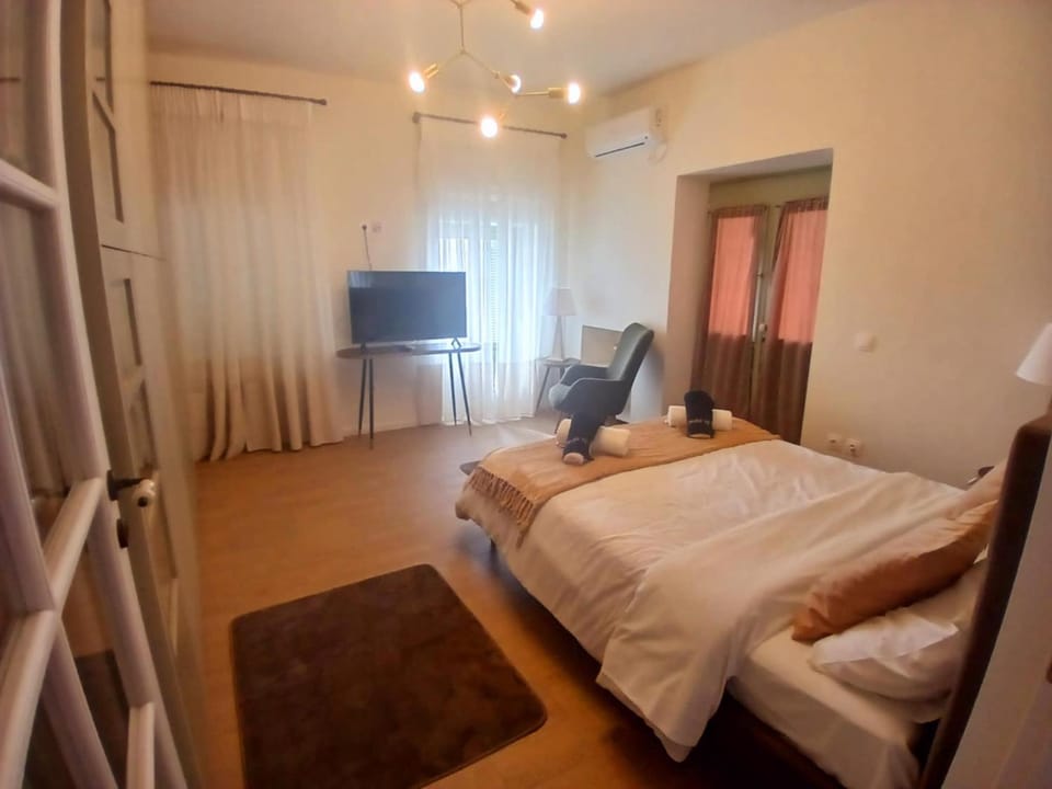 Portfront Neoclassical Gem in Lavrio Apartment in East Attica Regional Unit, Greece