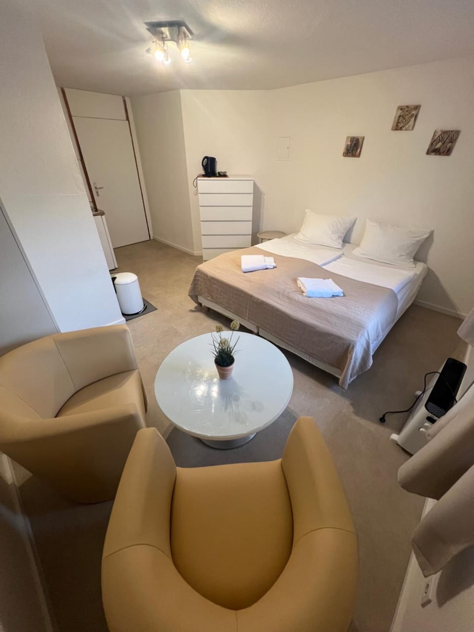 Photo of the whole room, Seating area, Bedroom