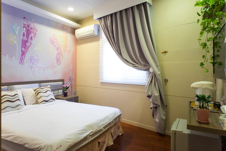 Shower, Toilet, Bed, Bathroom, TV and multimedia, Coffee/tea facilities, Bedroom