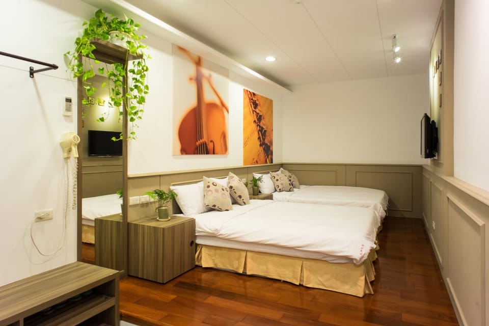 Bed, TV and multimedia, Coffee/tea facilities, Decorative detail