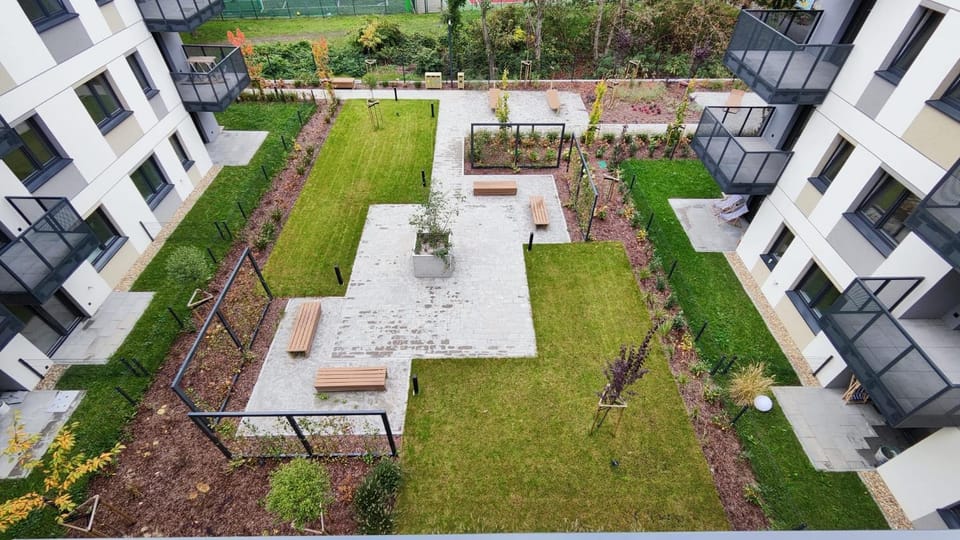 Property building, Day, Natural landscape, Garden, Garden view