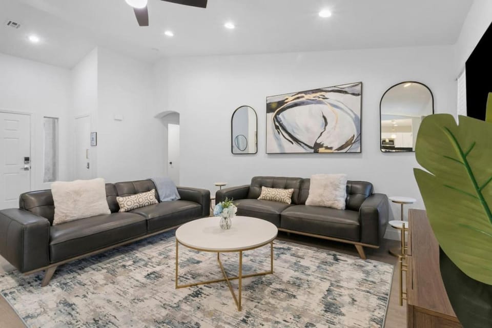 Stylish 4BR with New Pool by Craig Park House in North Las Vegas