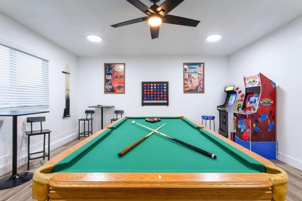 Spacious 5 BR Home with Games and Spa House in North Las Vegas