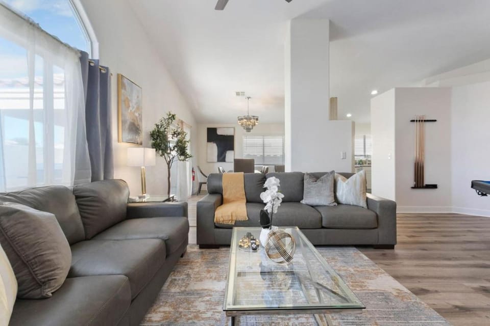 4BR Getaway with Pool and Billiard House in North Las Vegas