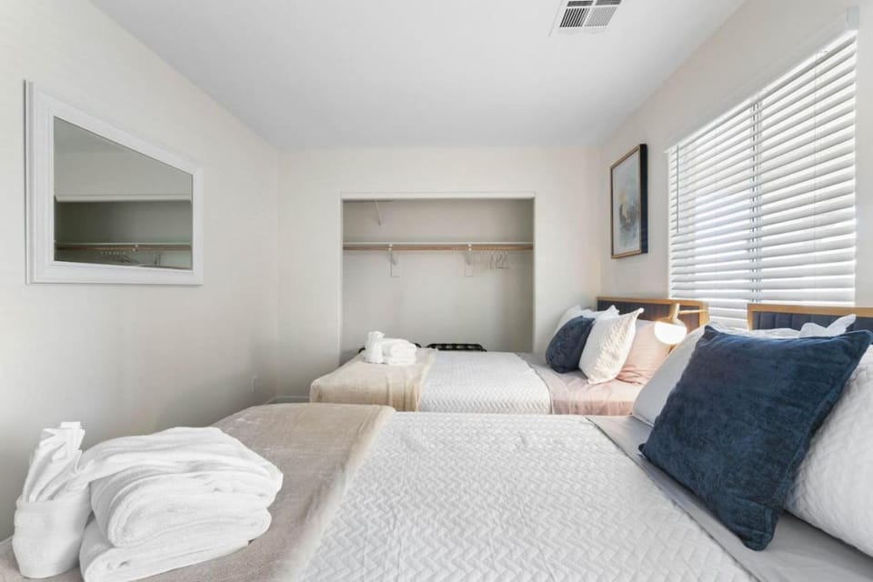 4BR Getaway with Pool and Billiard House in North Las Vegas