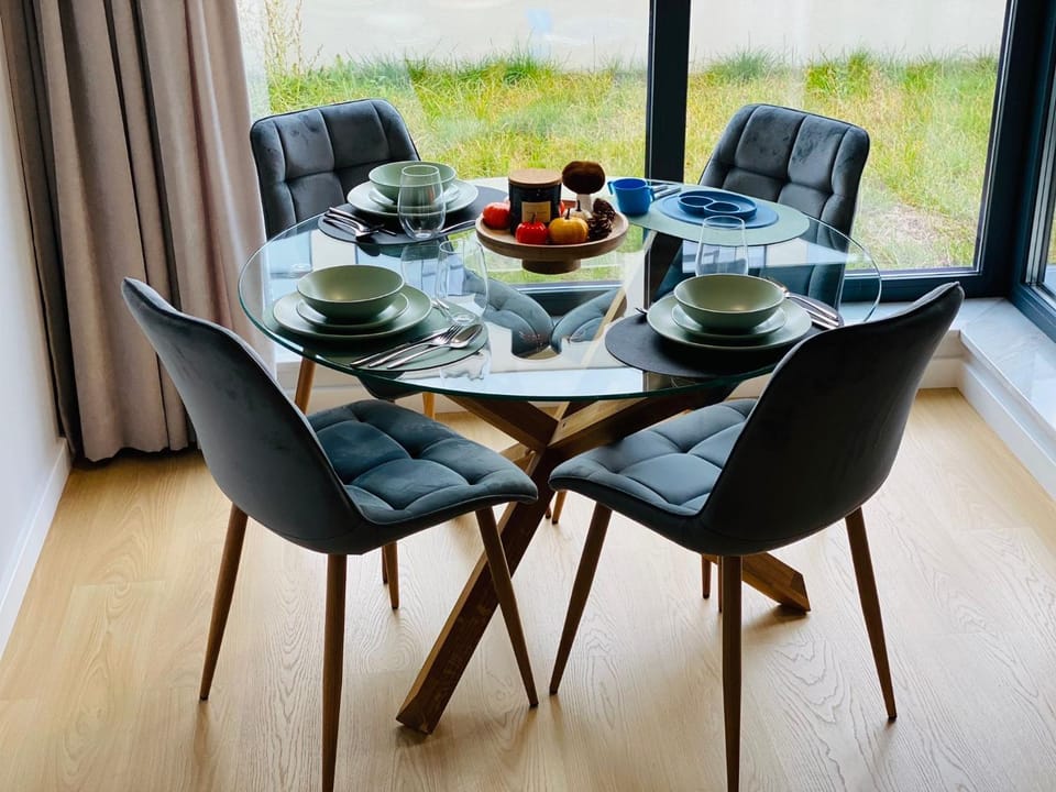 Food and drinks, Dining area, Food