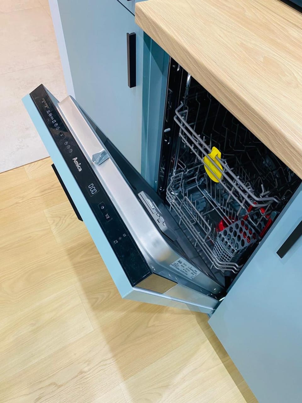 Kitchen or kitchenette, dishwasher